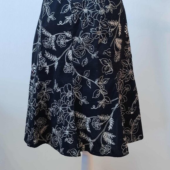 Ann Taylor LOFT Women's Black floral A-Line skirt, sequins & beads size 10 - Picture 3 of 12